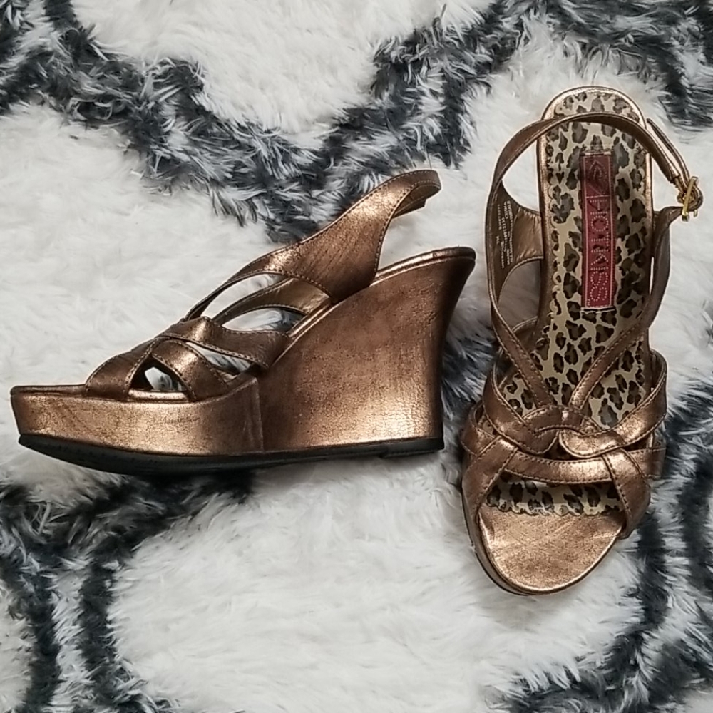 Hot Kiss Bronze Wedges Size 7